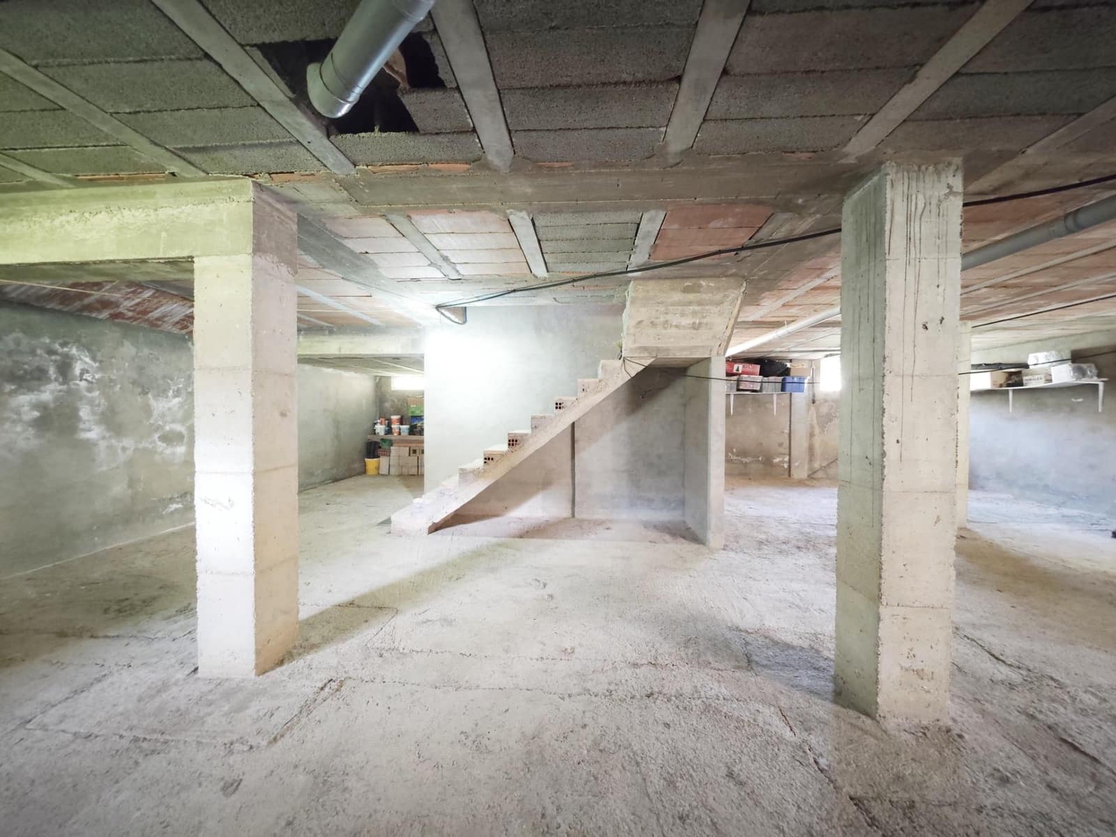 4 makuuhuone Huvila myytävänä paikassa La Linea de la Concepcion mukana 
autotalli - 750 000 € (Ref: 9312903)