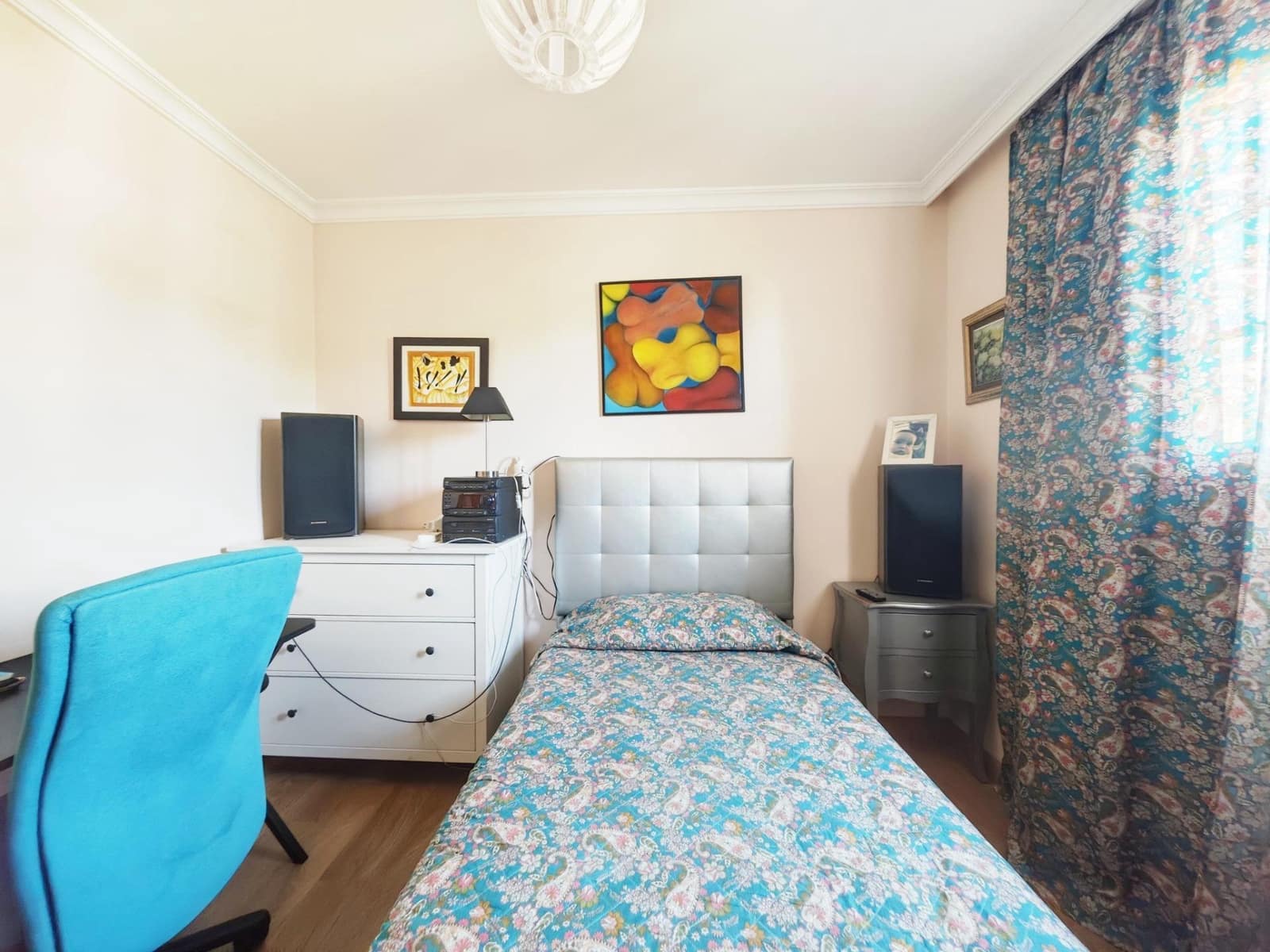 4 makuuhuone Huvila myytävänä paikassa La Linea de la Concepcion mukana 
autotalli - 750 000 € (Ref: 9312903)