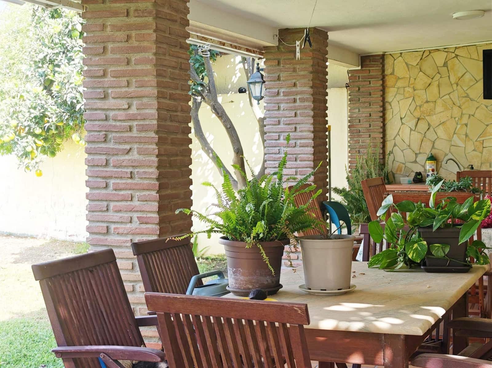 4 makuuhuone Huvila myytävänä paikassa La Linea de la Concepcion mukana 
autotalli - 750 000 € (Ref: 9312903)