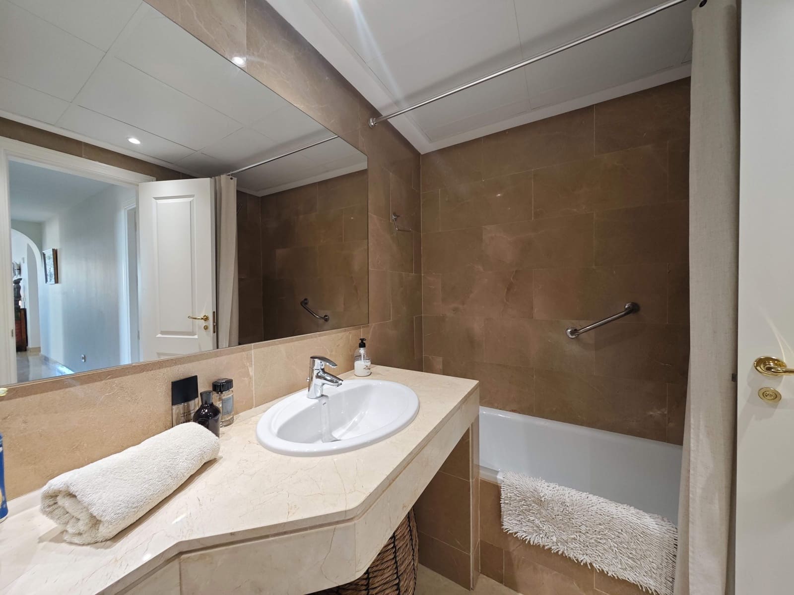 3 bedroom Penthouse for sale in Manilva with pool garage - € 529,000 (Ref: 9338064)