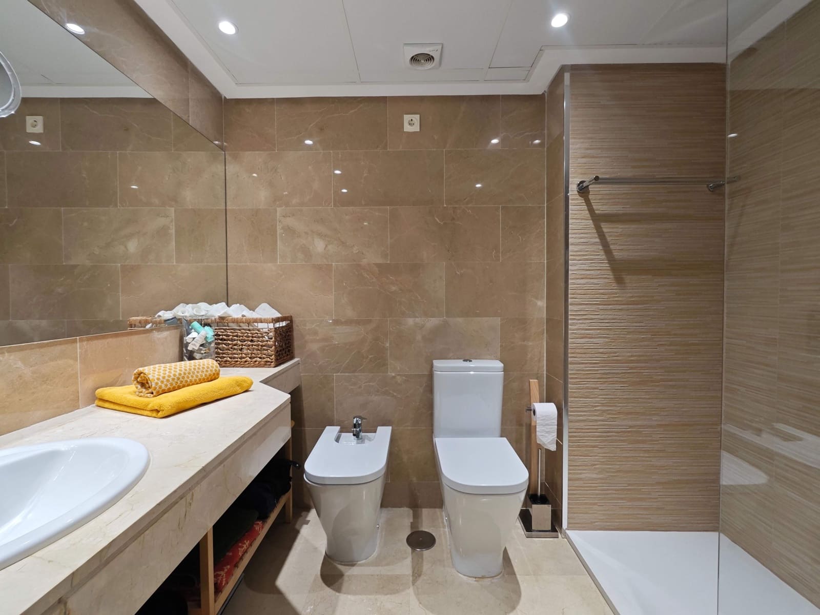 3 bedroom Penthouse for sale in Manilva with pool garage - € 529,000 (Ref: 9338064)