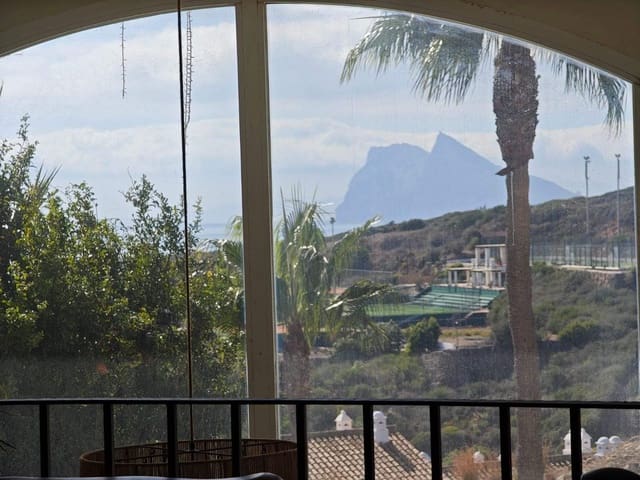 4 bedroom Terraced Villa for sale in La Línea de la Concepción with pool garage - € 560,000 (Ref: 9374671)