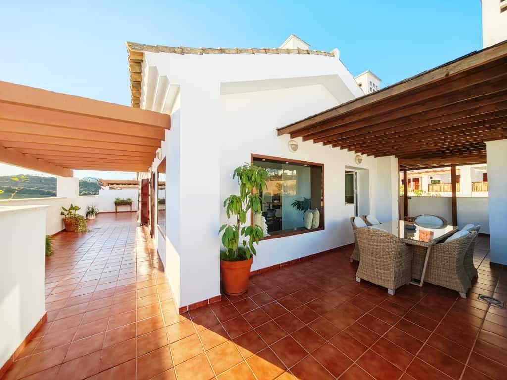 2 slaapkamer Penthouse te koop in La Alcaidesa met zwembad garage - € 365.000 (Ref: 9402782)