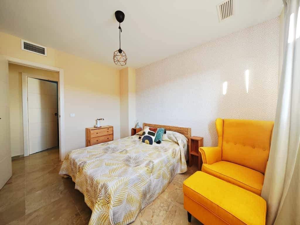 2 slaapkamer Penthouse te koop in La Alcaidesa met zwembad garage - € 365.000 (Ref: 9402782)