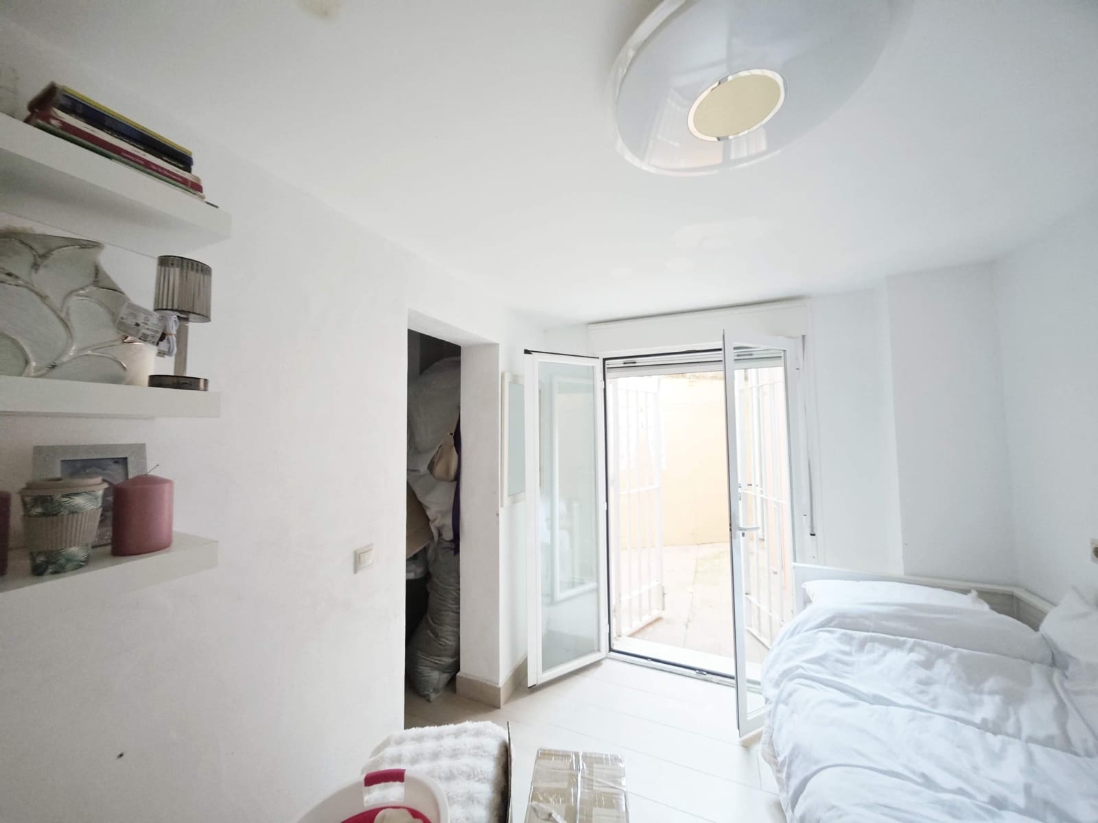 5 sypialnia Dom szeregowy na sprzedaż w La Linea de la Concepcion z basenem - 270 000 € (Ref: 9402783)