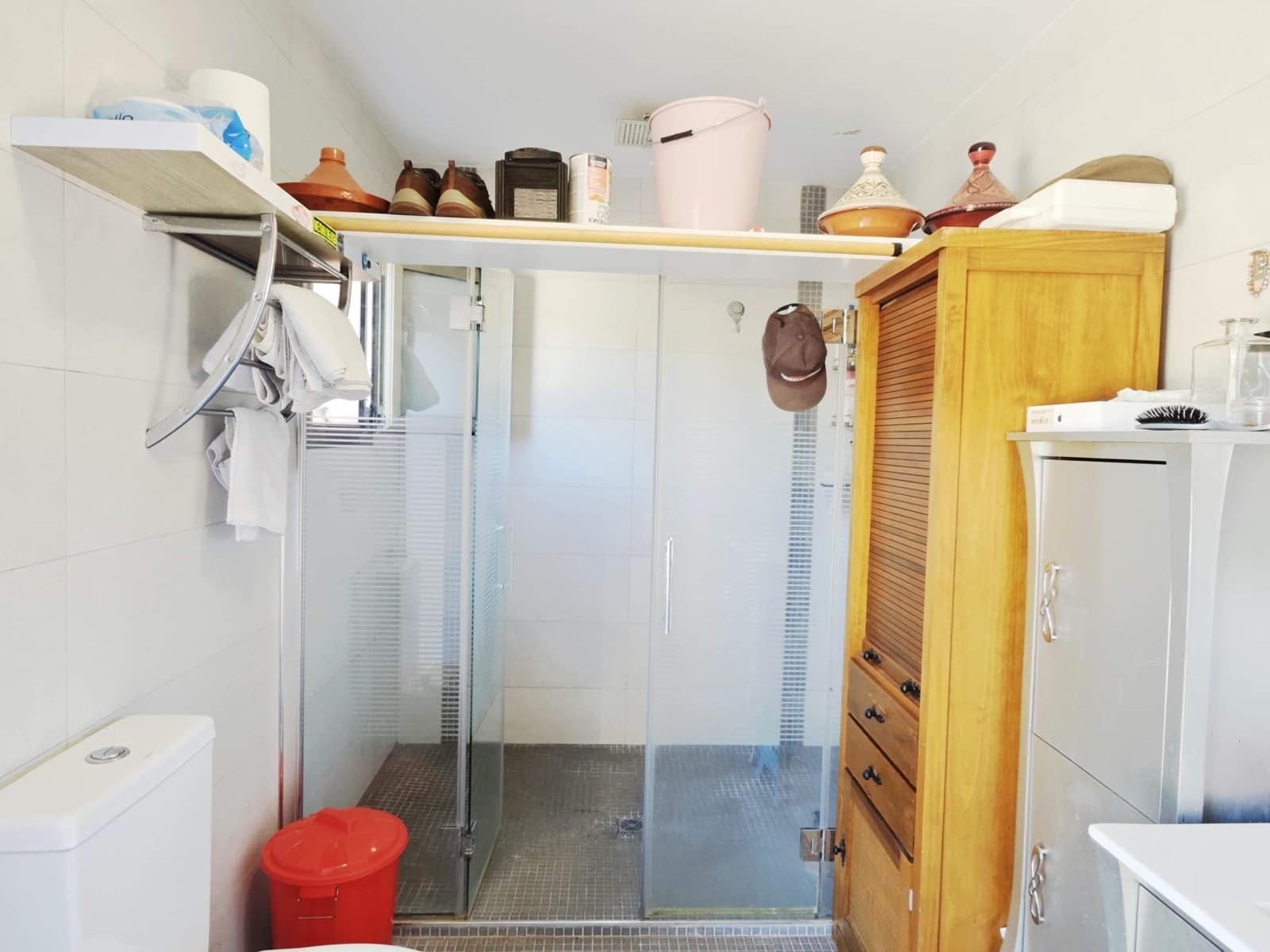 5 sypialnia Dom szeregowy na sprzedaż w La Linea de la Concepcion z basenem - 270 000 € (Ref: 9402783)