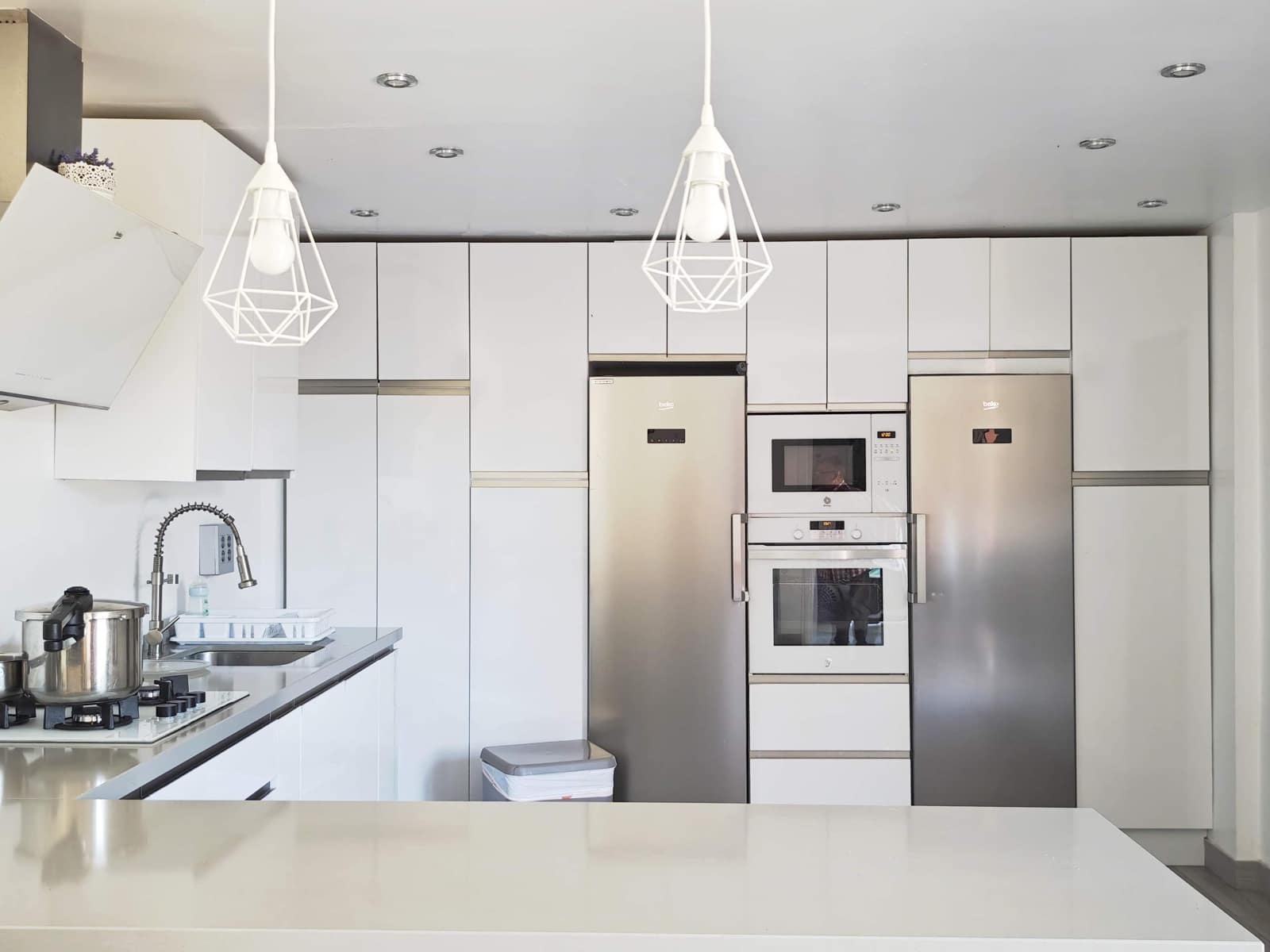 5 sypialnia Dom szeregowy na sprzedaż w La Linea de la Concepcion z basenem - 270 000 € (Ref: 9402783)