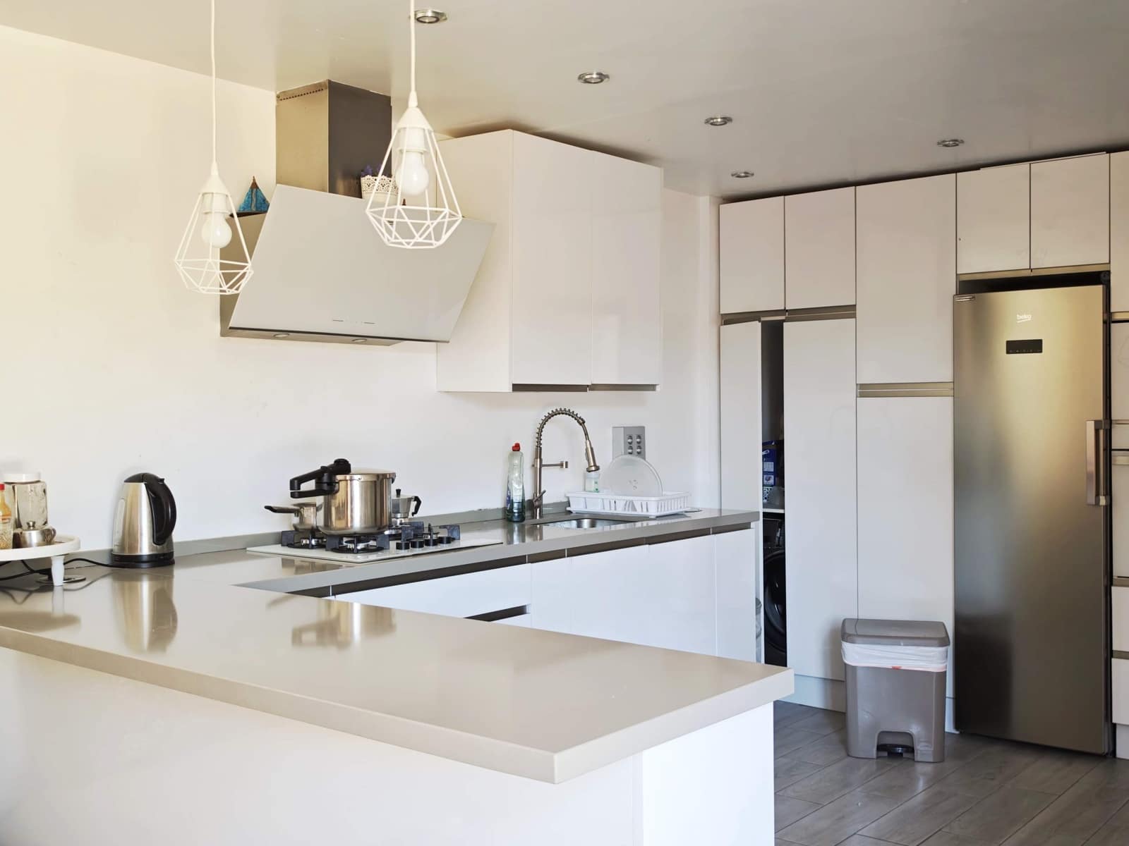 5 sypialnia Dom szeregowy na sprzedaż w La Linea de la Concepcion z basenem - 270 000 € (Ref: 9402783)