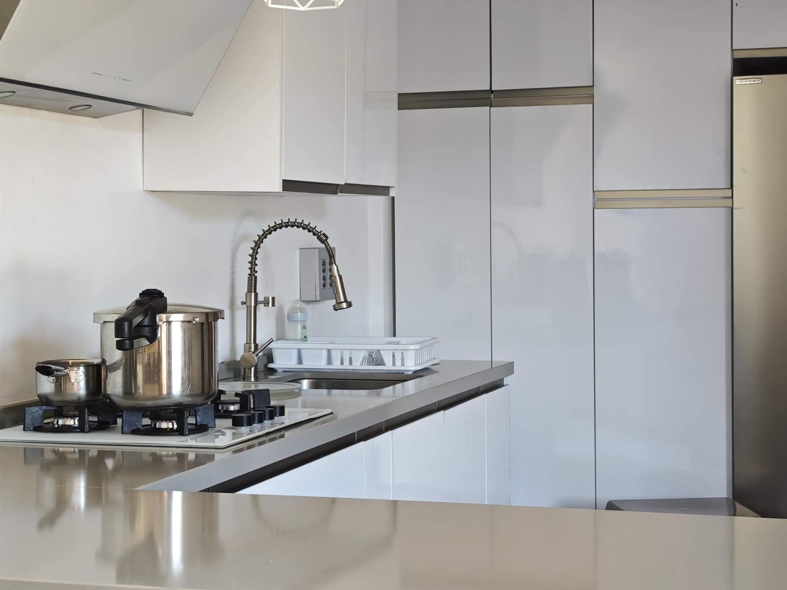 5 sypialnia Dom szeregowy na sprzedaż w La Linea de la Concepcion z basenem - 270 000 € (Ref: 9402783)