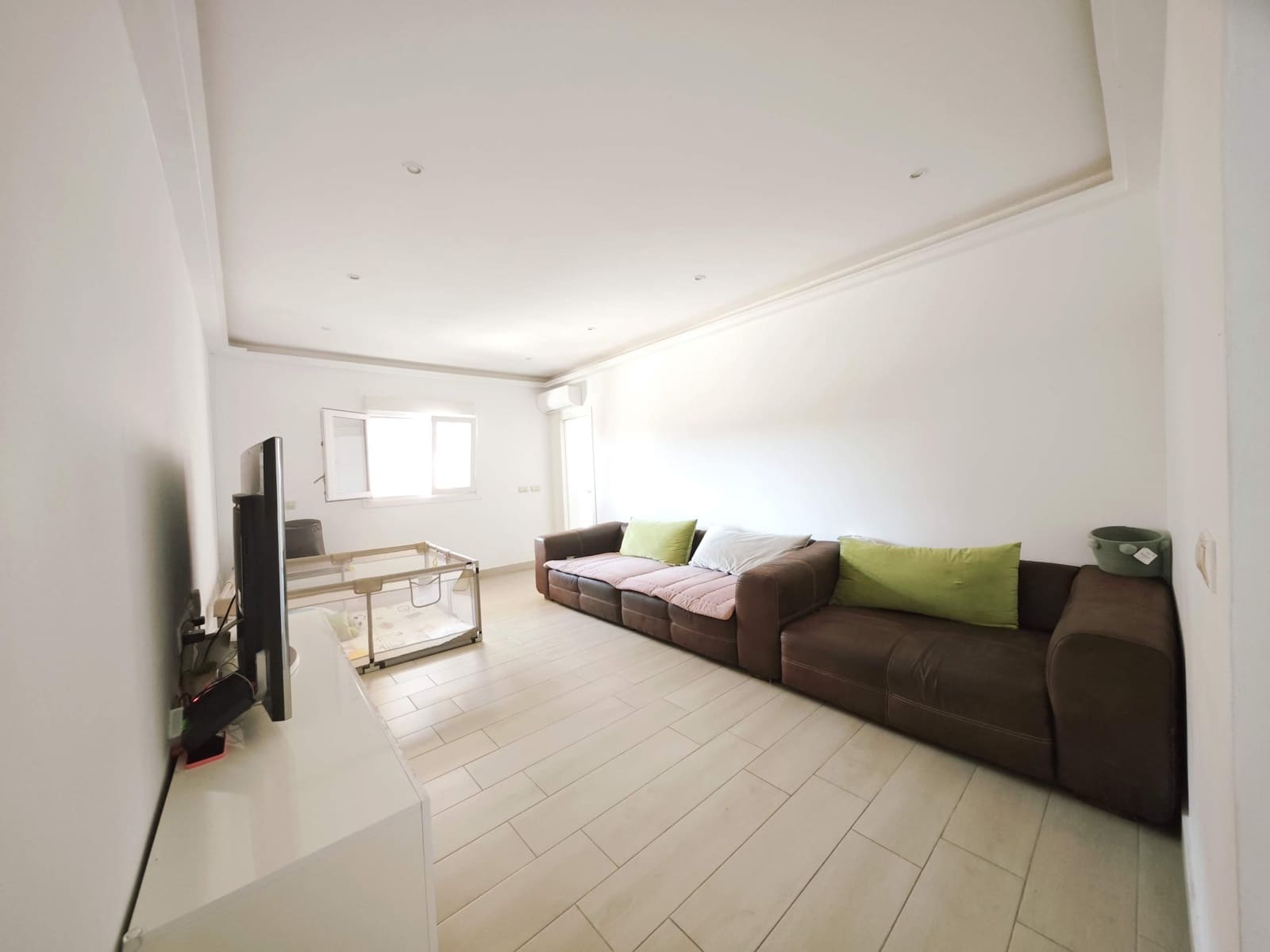 5 sypialnia Dom szeregowy na sprzedaż w La Linea de la Concepcion z basenem - 270 000 € (Ref: 9402783)