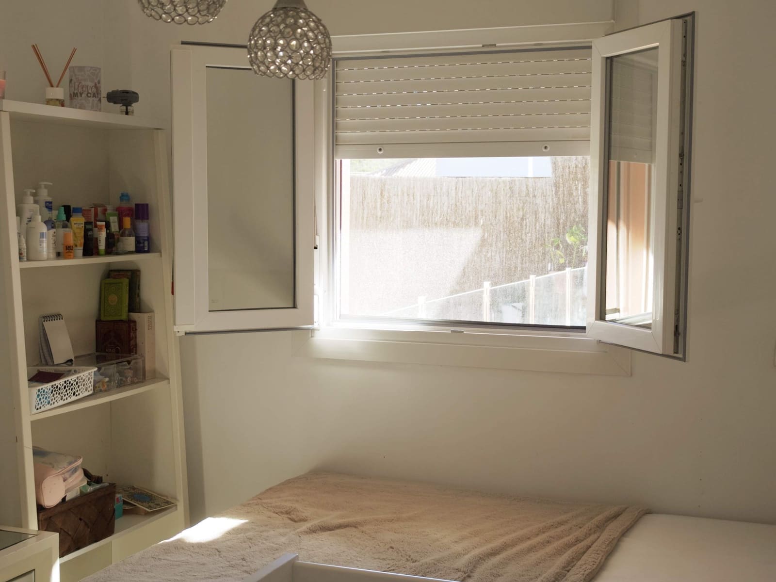 5 sypialnia Dom szeregowy na sprzedaż w La Linea de la Concepcion z basenem - 270 000 € (Ref: 9402783)