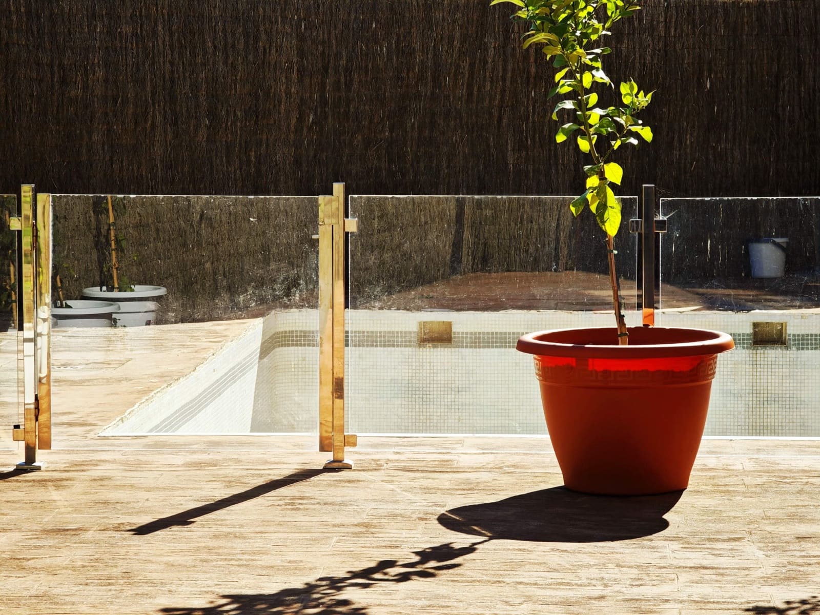 5 sypialnia Dom szeregowy na sprzedaż w La Linea de la Concepcion z basenem - 270 000 € (Ref: 9402783)