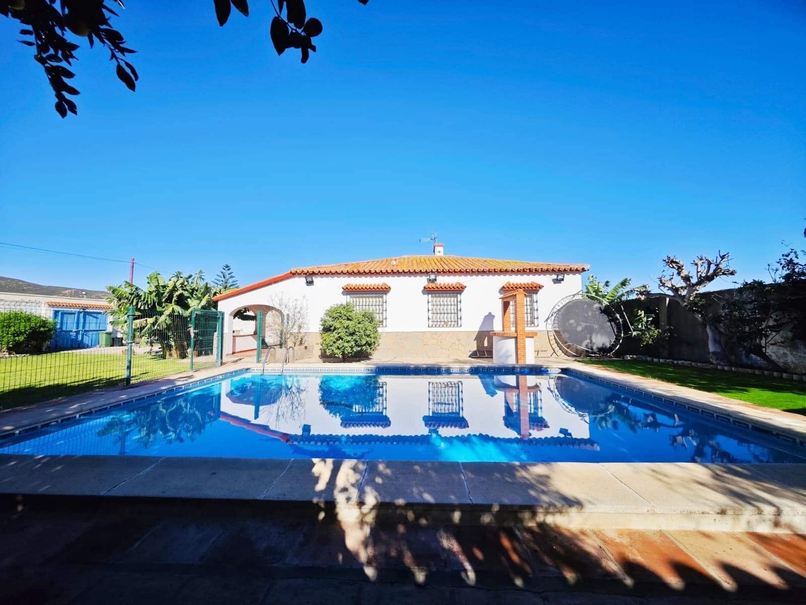 3 soveværelse Villa til salg i La Linea de la Concepcion med swimmingpool garage - € 395.000 (Ref: 9407832)