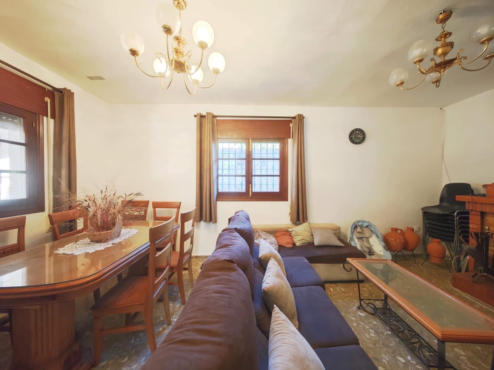 3 soveværelse Villa til salg i La Linea de la Concepcion med swimmingpool garage - € 395.000 (Ref: 9407832)