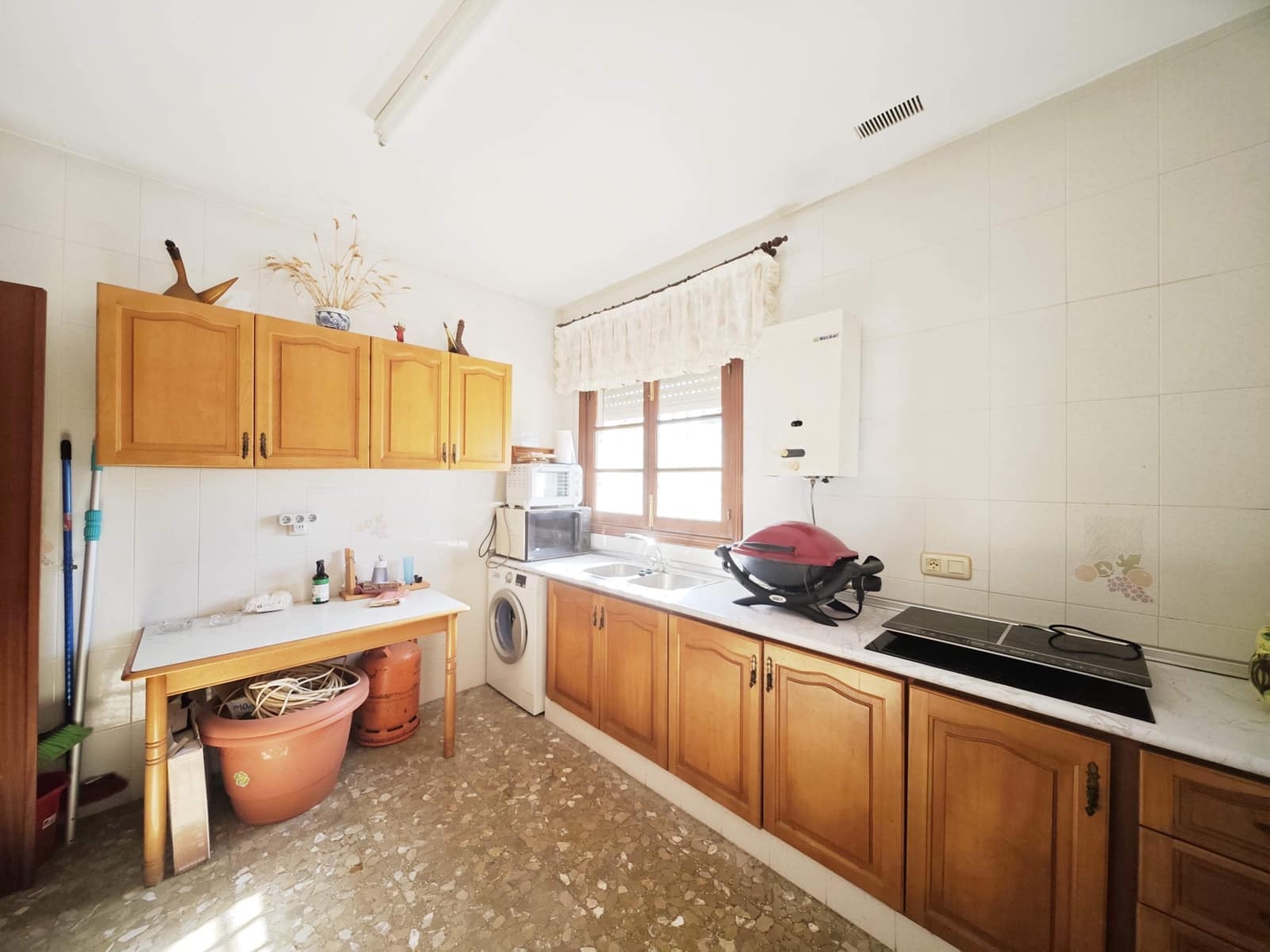 3 soveværelse Villa til salg i La Linea de la Concepcion med swimmingpool garage - € 395.000 (Ref: 9407832)