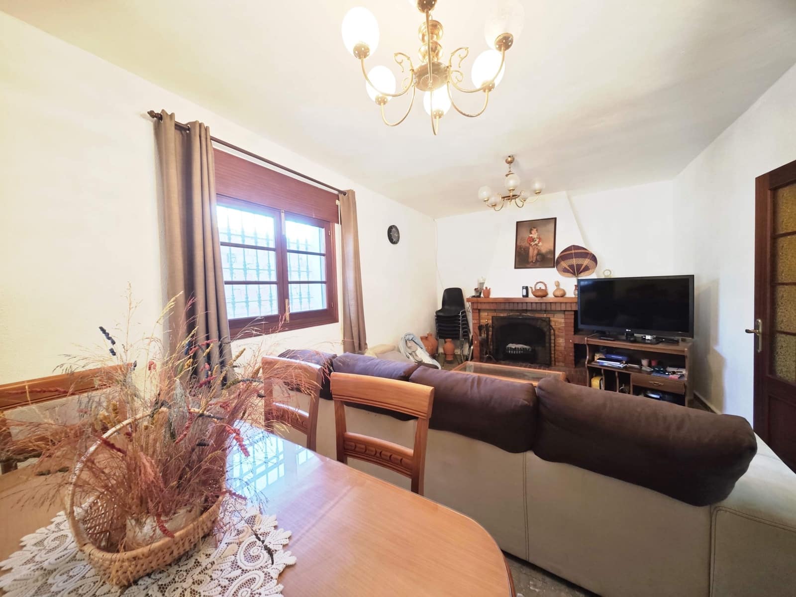 3 soveværelse Villa til salg i La Linea de la Concepcion med swimmingpool garage - € 395.000 (Ref: 9407832)