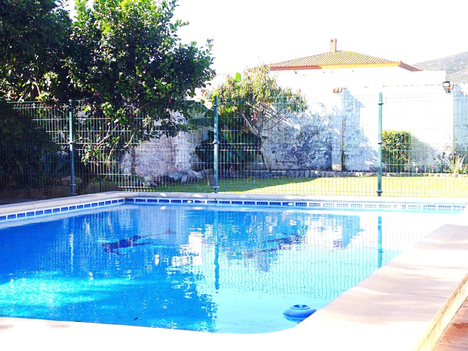 3 soveværelse Villa til salg i La Linea de la Concepcion med swimmingpool garage - € 395.000 (Ref: 9407832)