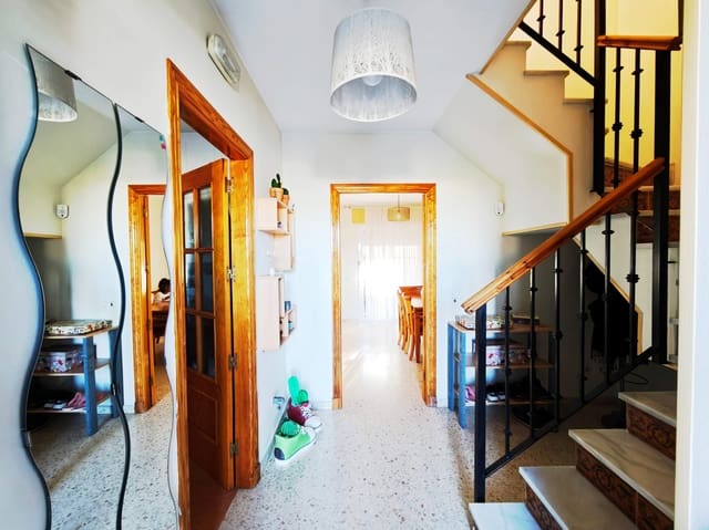 3 bedroom Semi-detached Villa for sale in Algeciras with pool garage - € 350,000 (Ref: 9407833)
