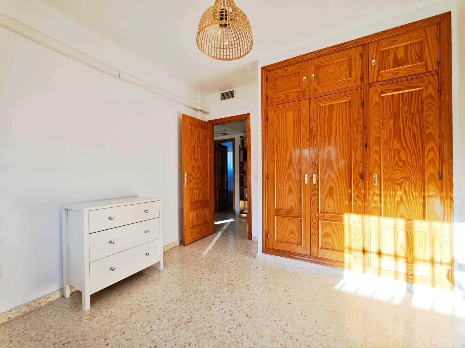 3 bedroom Semi-detached Villa for sale in Algeciras with pool garage - € 350,000 (Ref: 9407833)