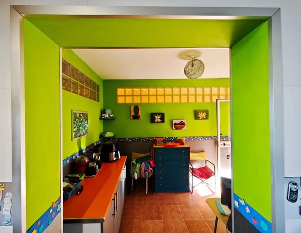 3 bedroom Semi-detached Villa for sale in Algeciras with pool garage - € 350,000 (Ref: 9407833)