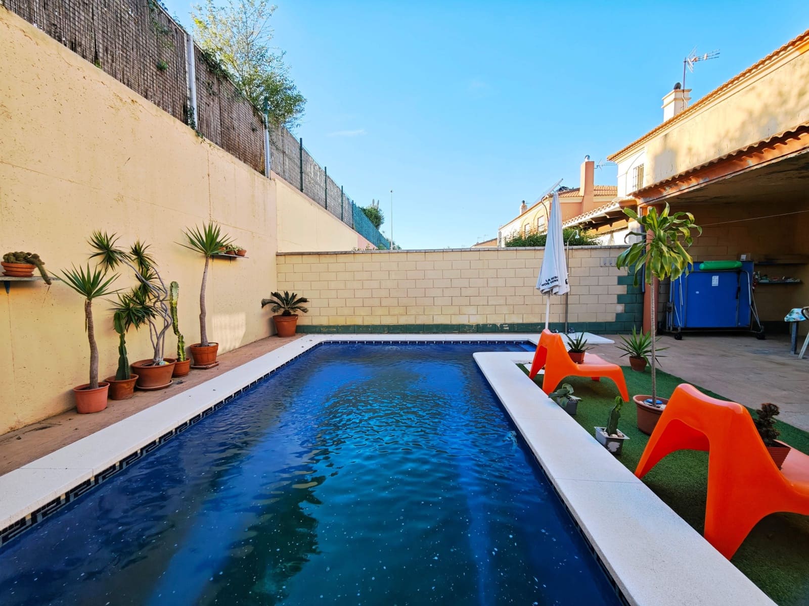 3 bedroom Semi-detached Villa for sale in Algeciras with pool garage - € 350,000 (Ref: 9407833)