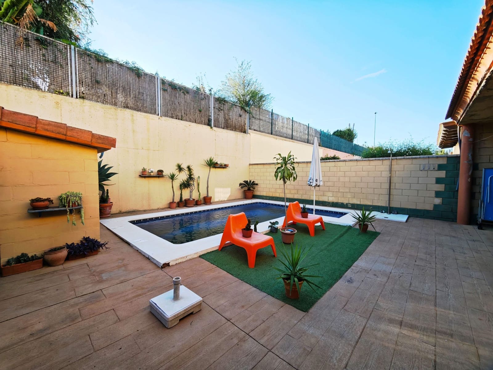 3 bedroom Semi-detached Villa for sale in Algeciras with pool garage - € 350,000 (Ref: 9407833)