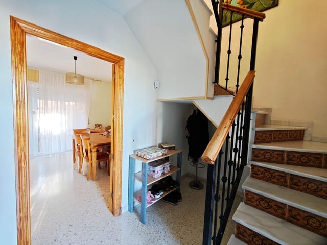 3 bedroom Semi-detached Villa for sale in Algeciras with pool garage - € 350,000 (Ref: 9407833)