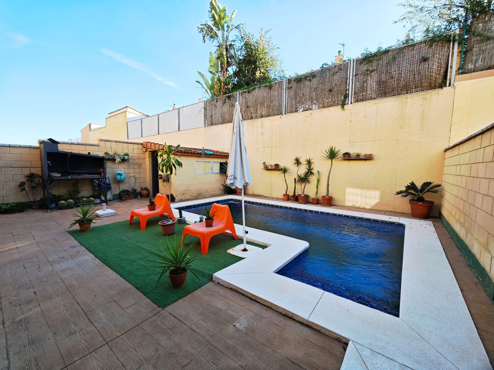 3 bedroom Semi-detached Villa for sale in Algeciras with pool garage - € 350,000 (Ref: 9407833)