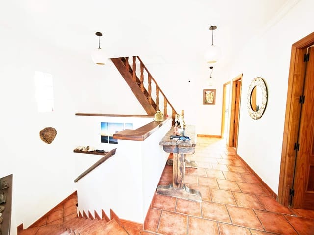 4 soveværelse Villa til salg i Algeciras med swimmingpool - € 650.000 (Ref: 9407983)