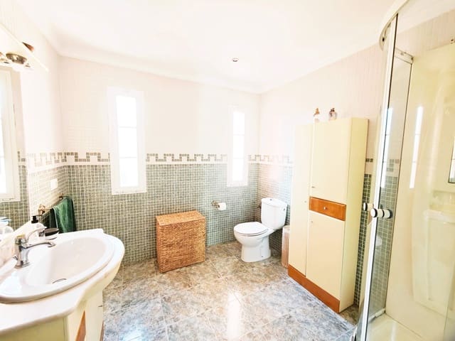 4 soveværelse Villa til salg i Algeciras med swimmingpool - € 650.000 (Ref: 9407983)