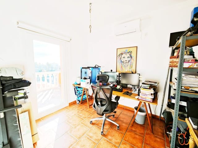 4 soveværelse Villa til salg i Algeciras med swimmingpool - € 650.000 (Ref: 9407983)