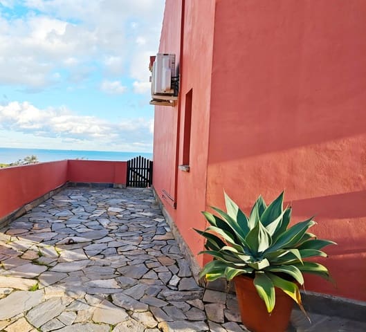 4 Zimmer Villa zu verkaufen in Algeciras mit Pool - 650.000 € (Ref: 9407983)