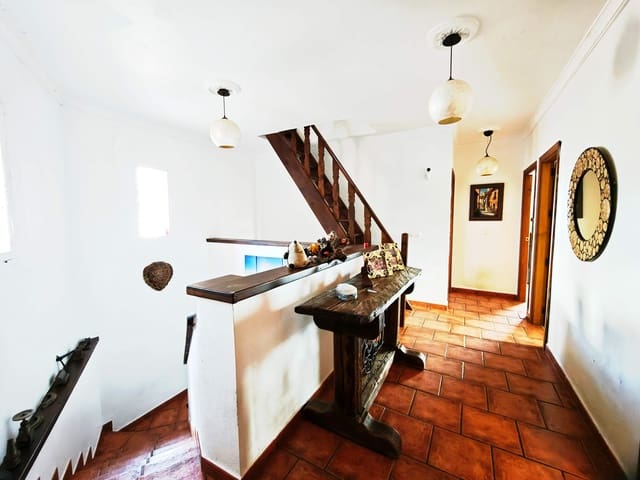 4 Zimmer Villa zu verkaufen in Algeciras mit Pool - 650.000 € (Ref: 9407983)