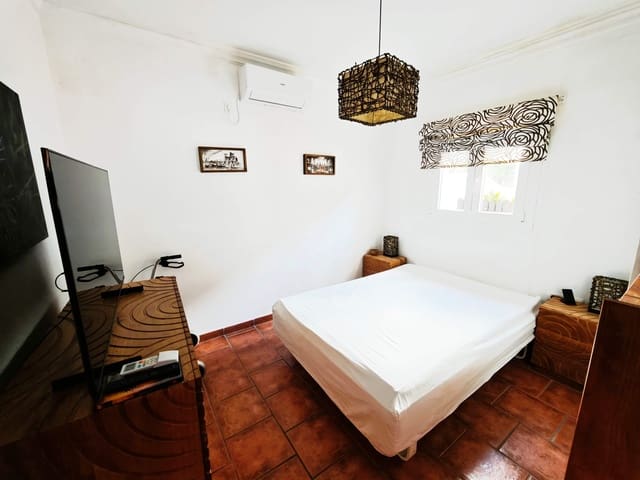 4 Zimmer Villa zu verkaufen in Algeciras mit Pool - 650.000 € (Ref: 9407983)