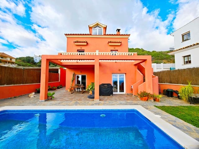 4 Zimmer Villa zu verkaufen in Algeciras mit Pool - 650.000 € (Ref: 9407983)