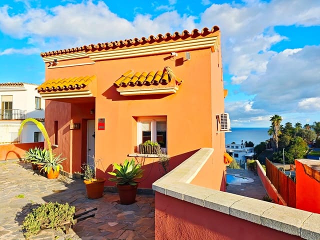 4 Zimmer Villa zu verkaufen in Algeciras mit Pool - 650.000 € (Ref: 9407983)