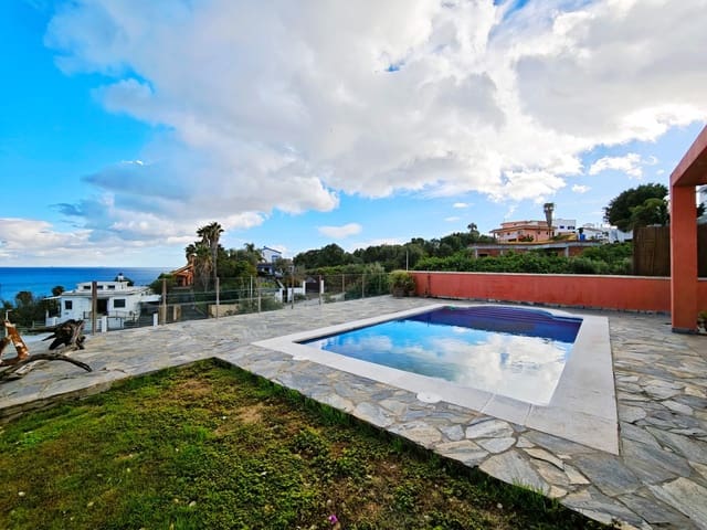 4 Zimmer Villa zu verkaufen in Algeciras mit Pool - 650.000 € (Ref: 9407983)