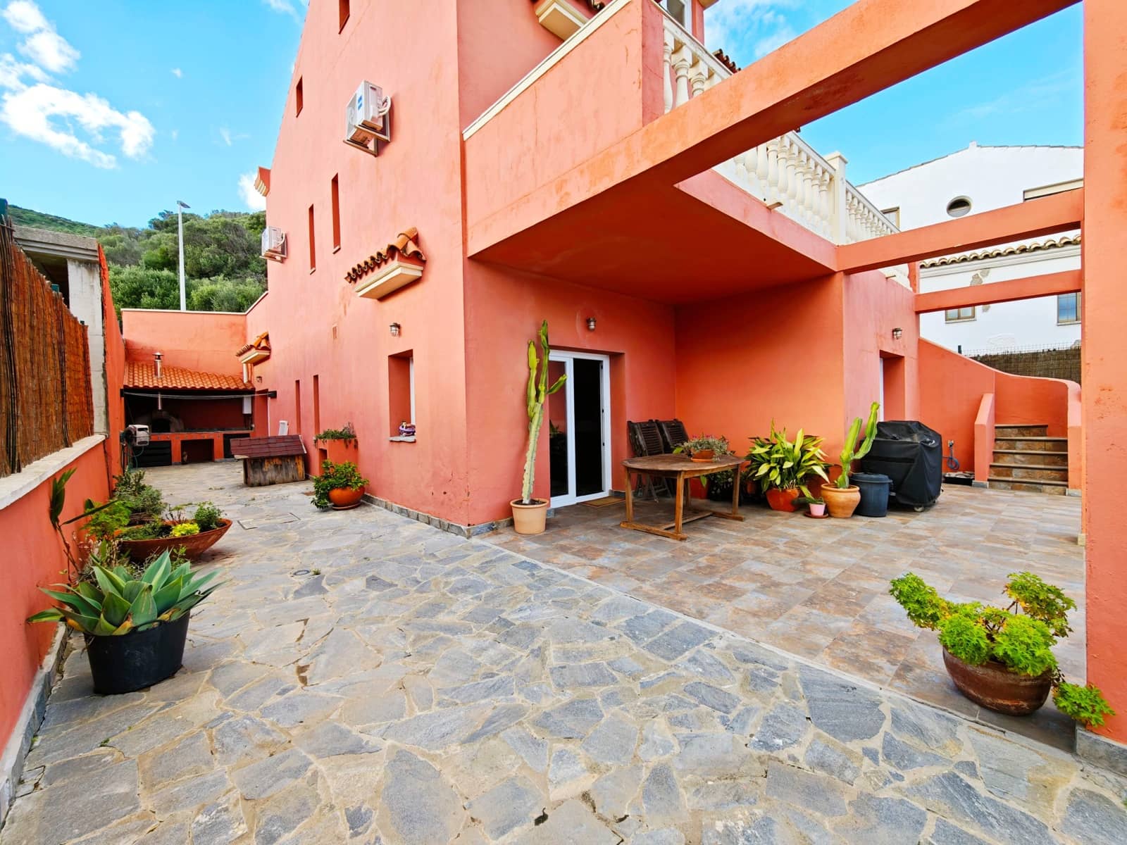4 slaapkamer Villa te koop in Algeciras met zwembad - € 640.000 (Ref: 9407983)