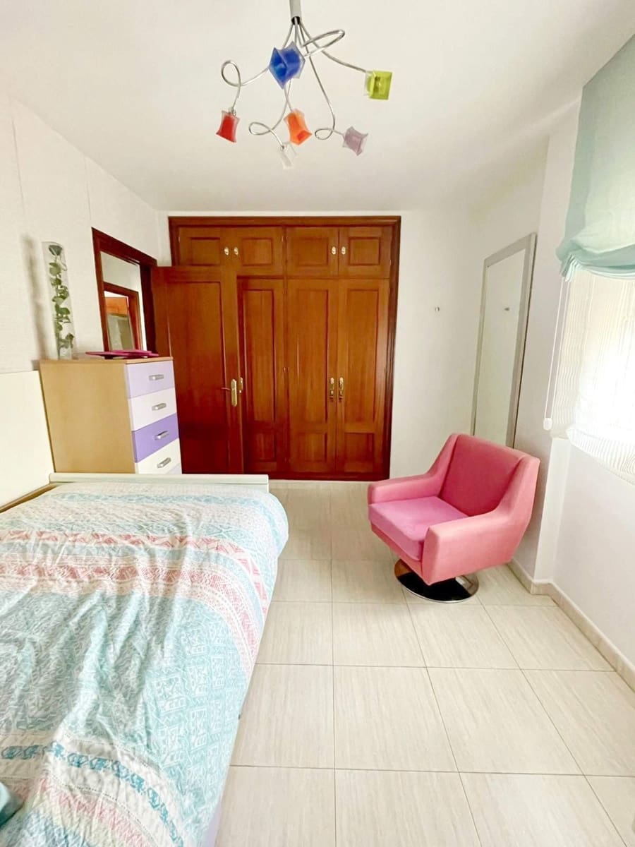 4 camera da letto Villa da affittare in Algeciras con piscina garage - 1.800 € (Rif: 9424451)
