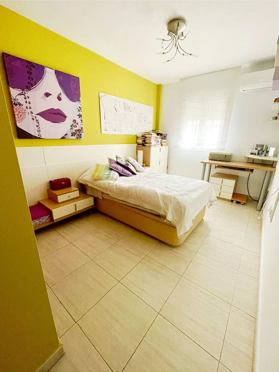 4 camera da letto Villa da affittare in Algeciras con piscina garage - 1.800 € (Rif: 9424451)