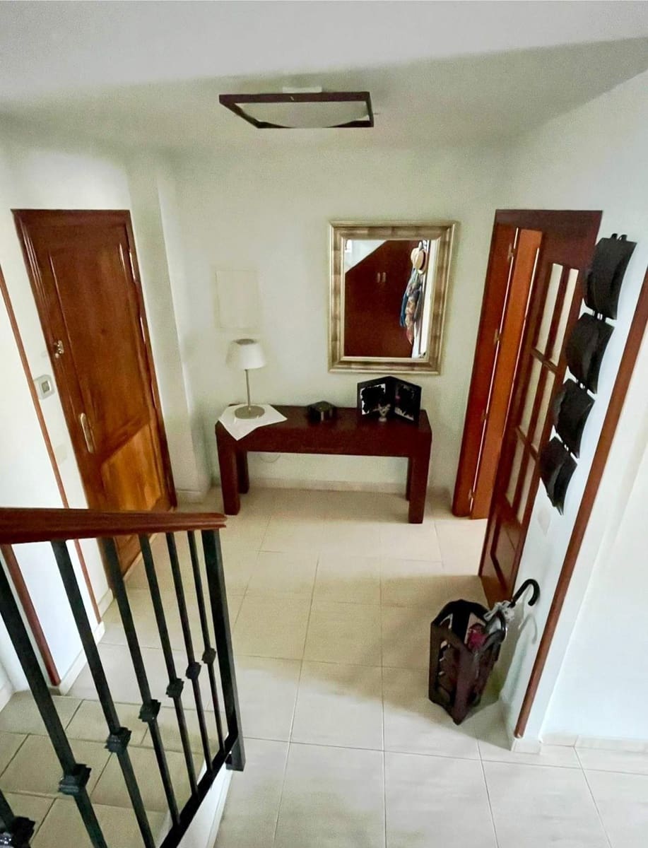 4 camera da letto Villa da affittare in Algeciras con piscina garage - 1.800 € (Rif: 9424451)