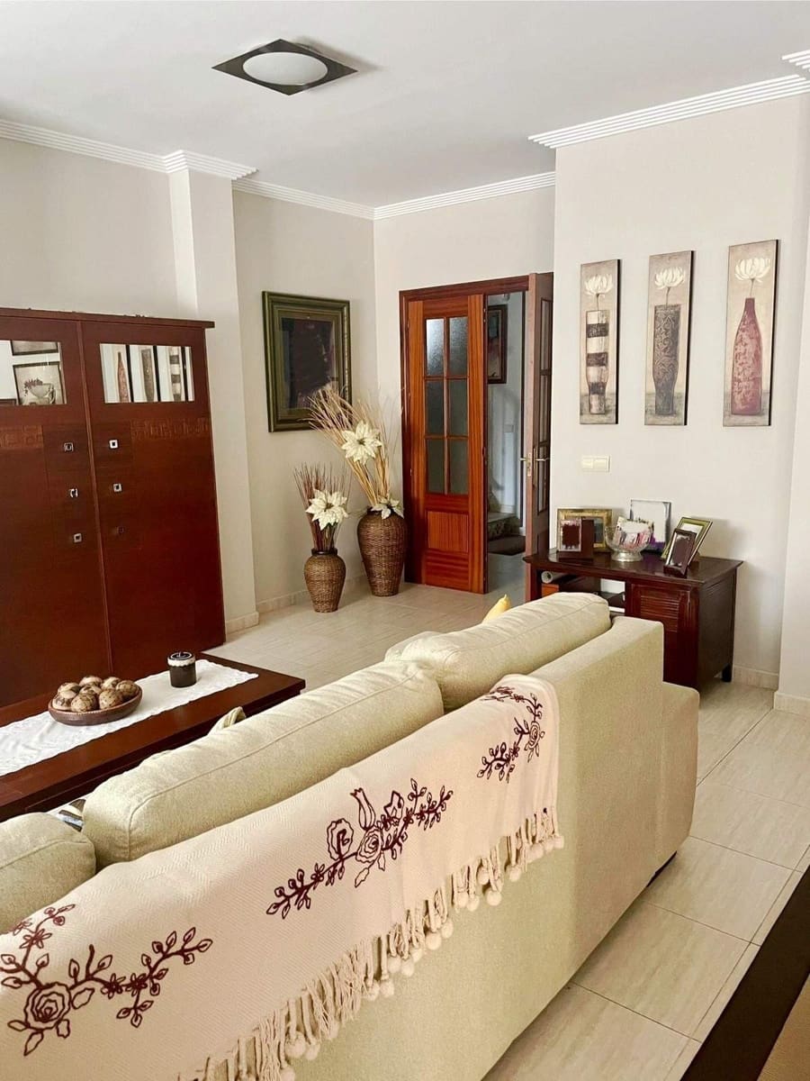 4 camera da letto Villa da affittare in Algeciras con piscina garage - 1.800 € (Rif: 9424451)