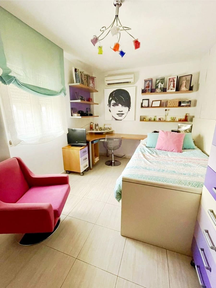 4 camera da letto Villa da affittare in Algeciras con piscina garage - 1.800 € (Rif: 9424451)