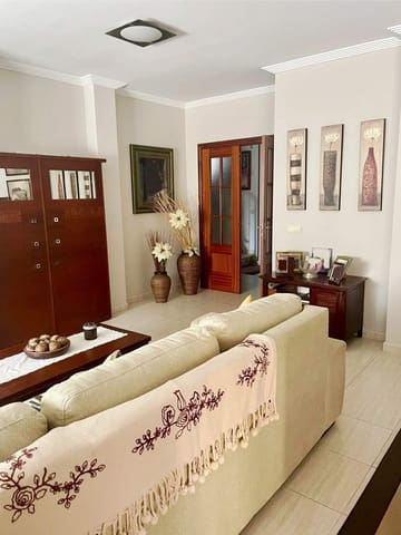 4 camera da letto Villa da affittare in Algeciras con piscina garage - 1.800 € (Rif: 9424451)