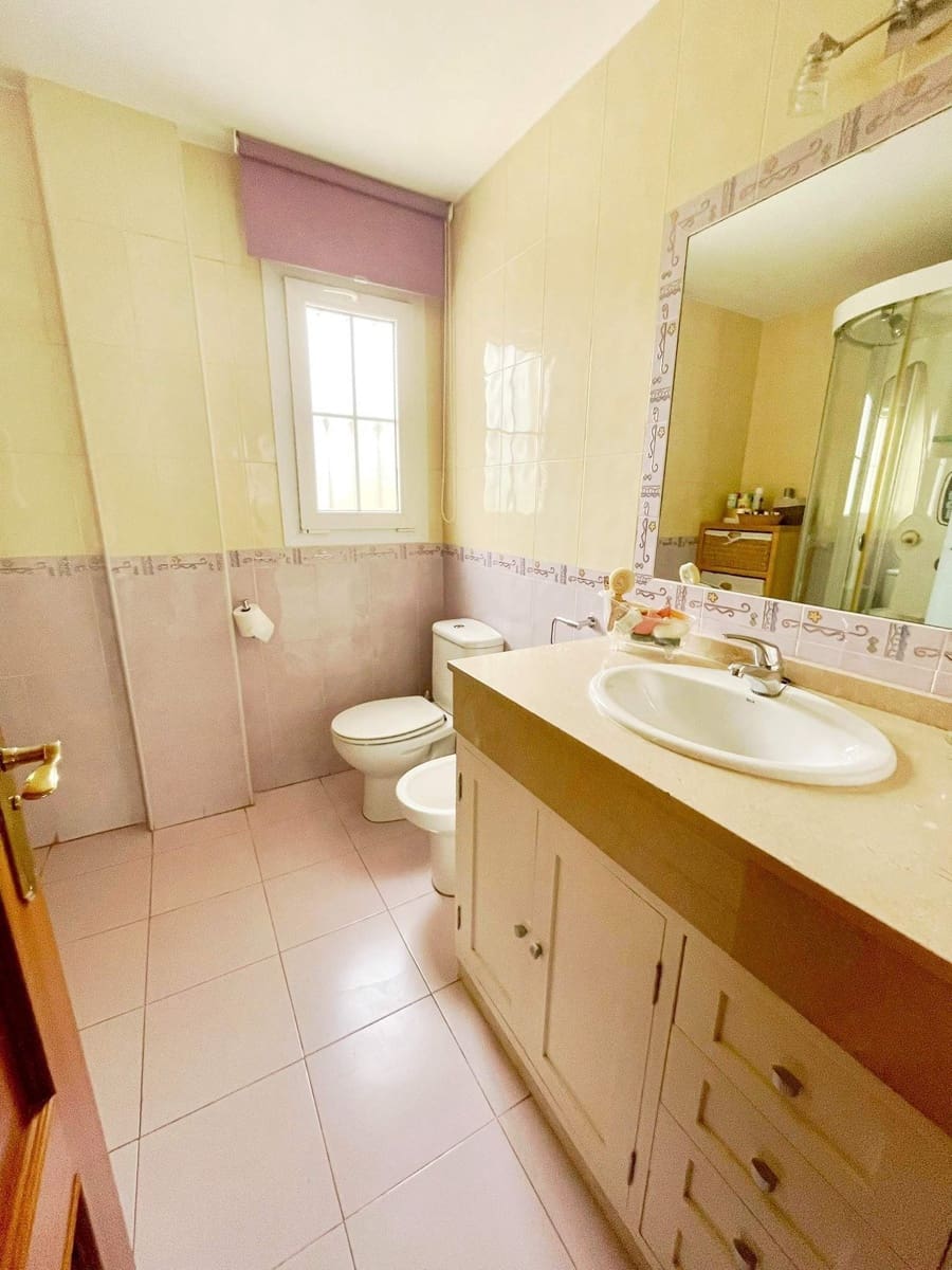 4 camera da letto Villa da affittare in Algeciras con piscina garage - 1.800 € (Rif: 9424451)