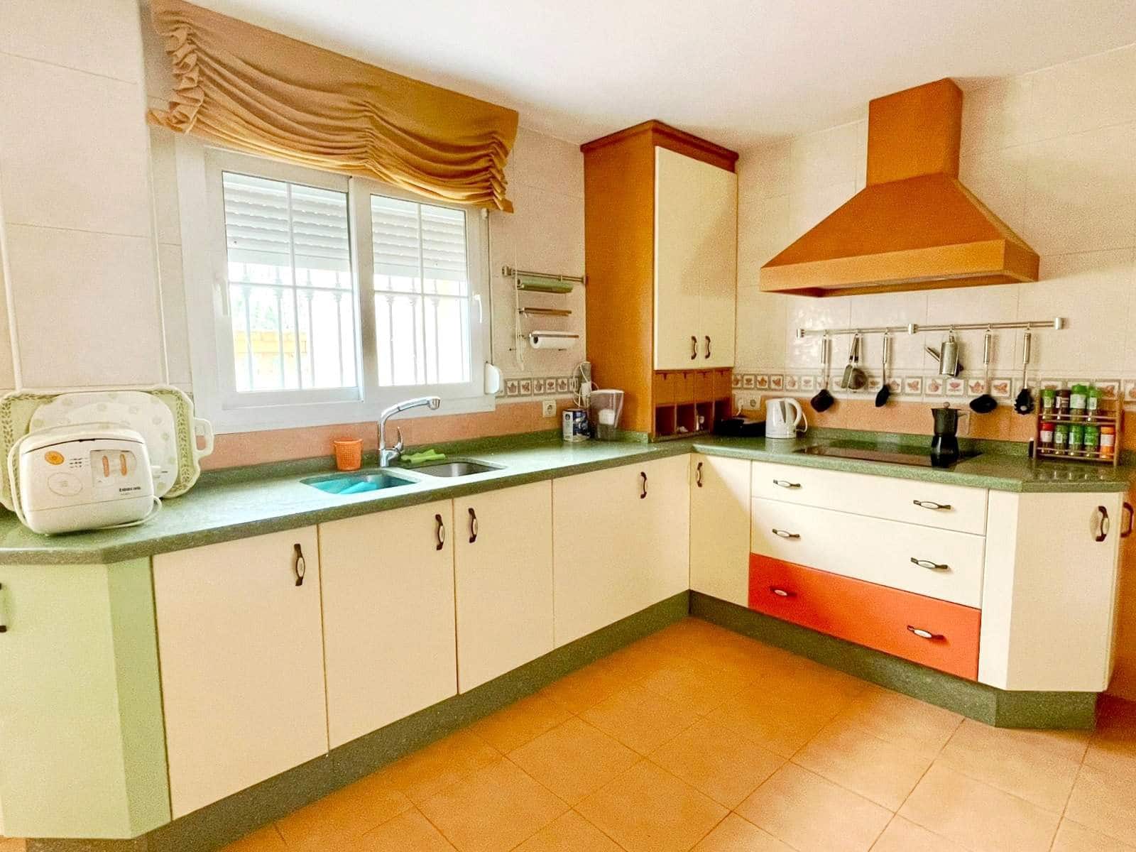 4 camera da letto Villa da affittare in Algeciras con piscina garage - 1.800 € (Rif: 9424451)