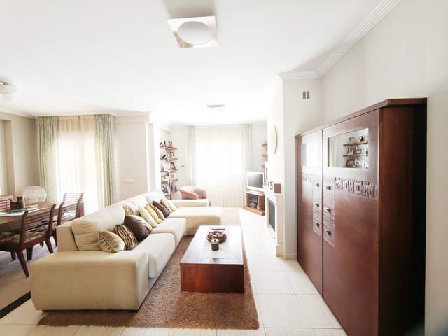 4 camera da letto Villa da affittare in Algeciras con piscina garage - 1.800 € (Rif: 9424451)