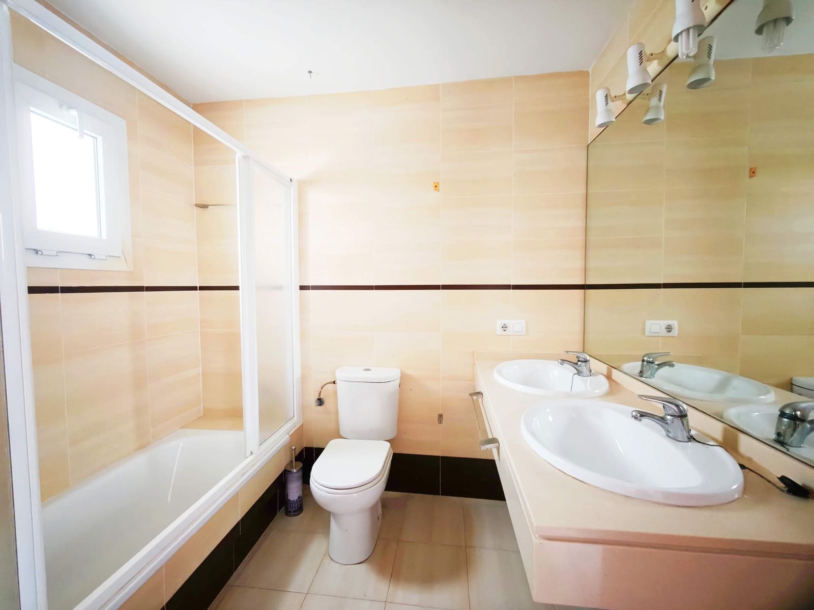 3 soveværelse Lejlighed til salg i Algeciras - € 230.000 (Ref: 9431958)