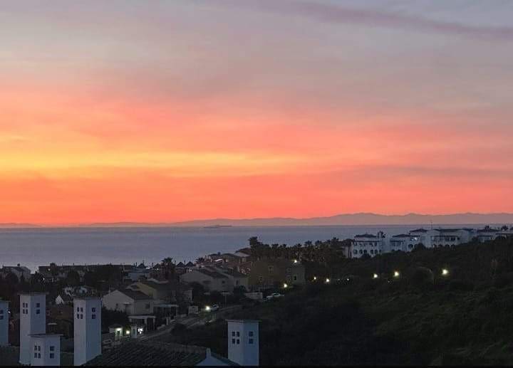 3 sovrum Lägenhet att hyra i La Alcaidesa med pool garage - 1 300 € (Ref: 9436588)