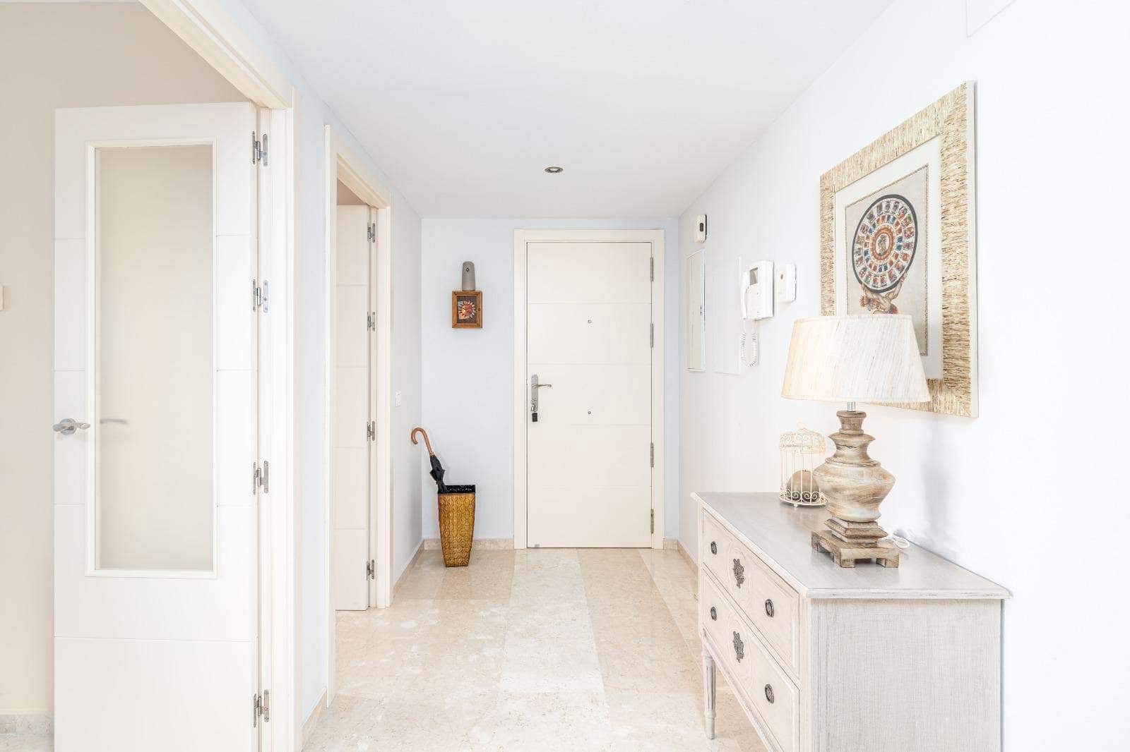 3 sovrum Lägenhet att hyra i La Alcaidesa med pool garage - 1 300 € (Ref: 9436588)